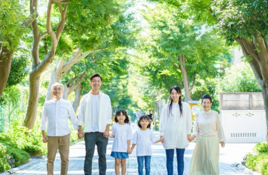 家族が揃っている写真